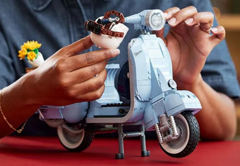 Vespa 125 Lego Icons Creator,